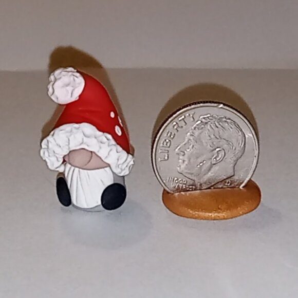 🎯 10 for $10 / Santa Gnome, Miniature Christmas Gnome Figure - Picture 1 of 3